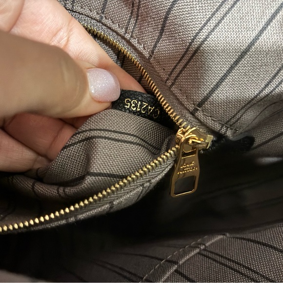 Authentic Louis Vuitton Bagatelle Empreinte NEW black with 2 straps - Picture 15 of 15